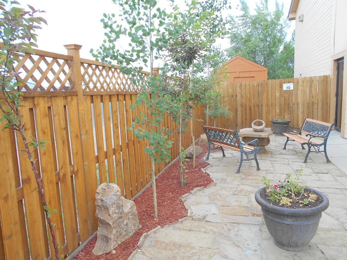 Popular attractions Area Nearby Property